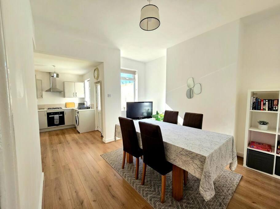 Entire House, Waterloo, Free Street Parking 빌라 외부 사진