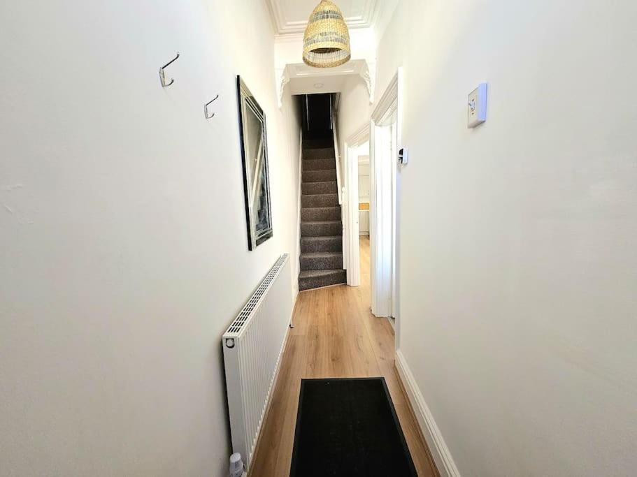 Entire House, Waterloo, Free Street Parking 빌라 외부 사진