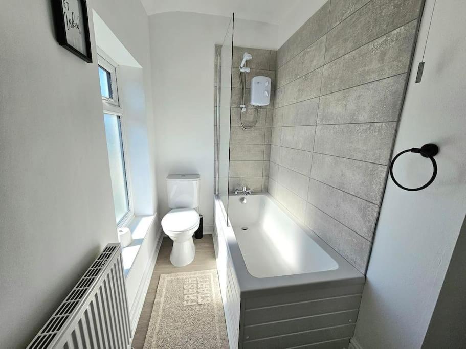 Entire House, Waterloo, Free Street Parking 빌라 외부 사진